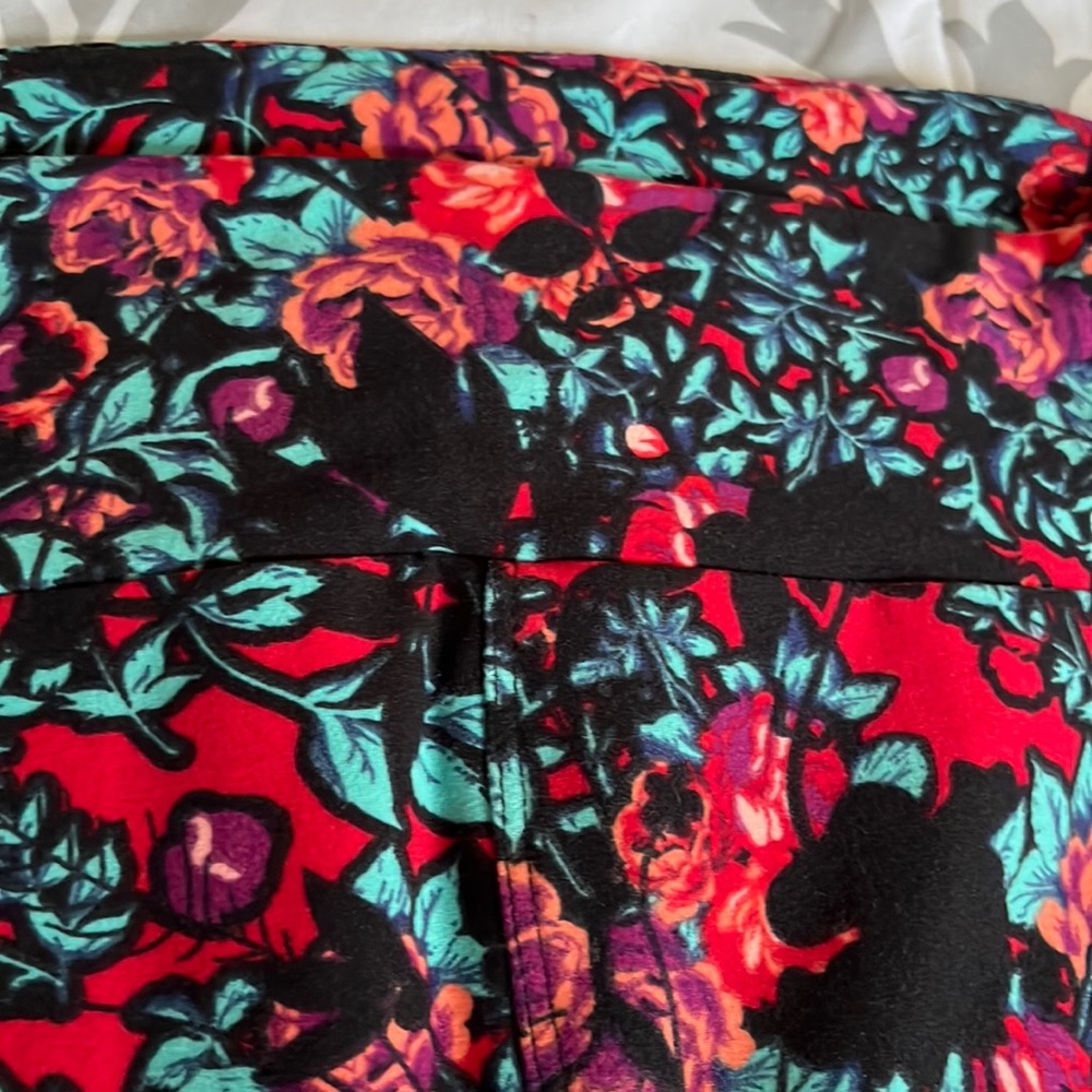RARE LuLaRoe Flowers design, like new, but no tag.